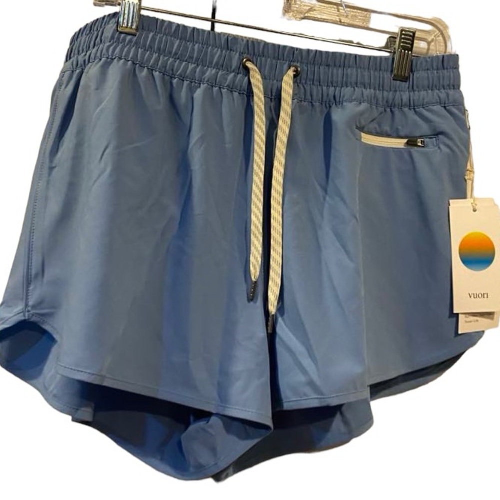89. NWT Vuori Clementine shorts Size XL
